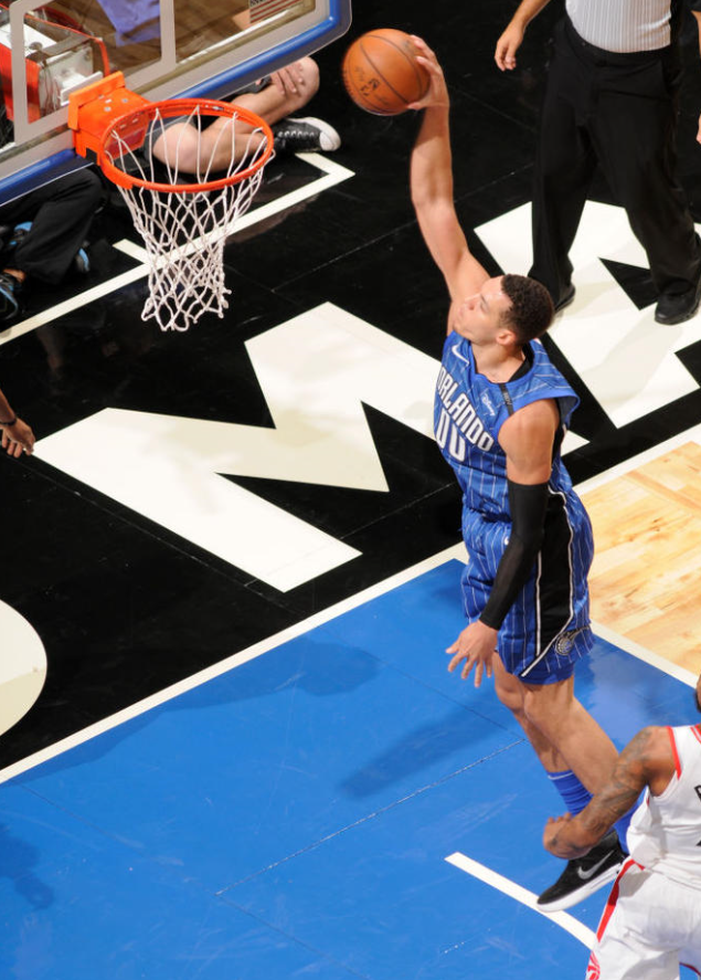 米乐体育m6官网-猛龙客场险胜尼克斯，洛瑞决胜三分的简单介绍