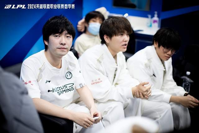 米乐官网登录-关于沙尔克主场鏖战不敌，颓势难挽的信息